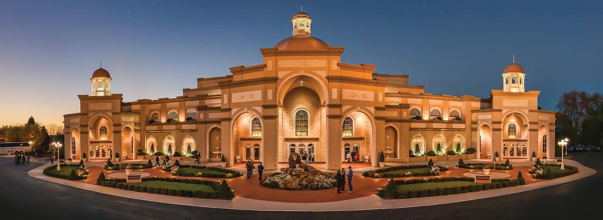 Exterior of Sight and Sound Theatre in Lancaster PA